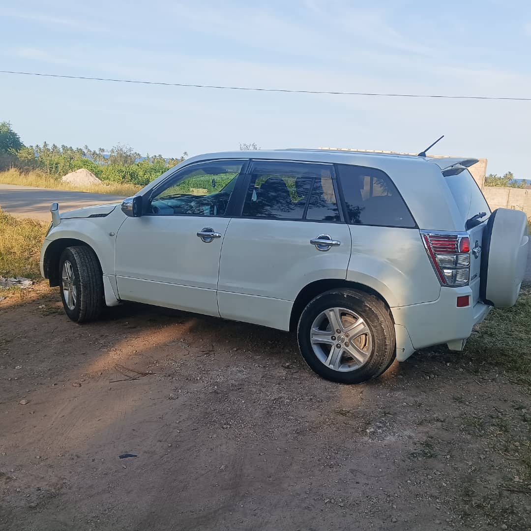 SUZUKI VITARA – White (FOR RENTING)